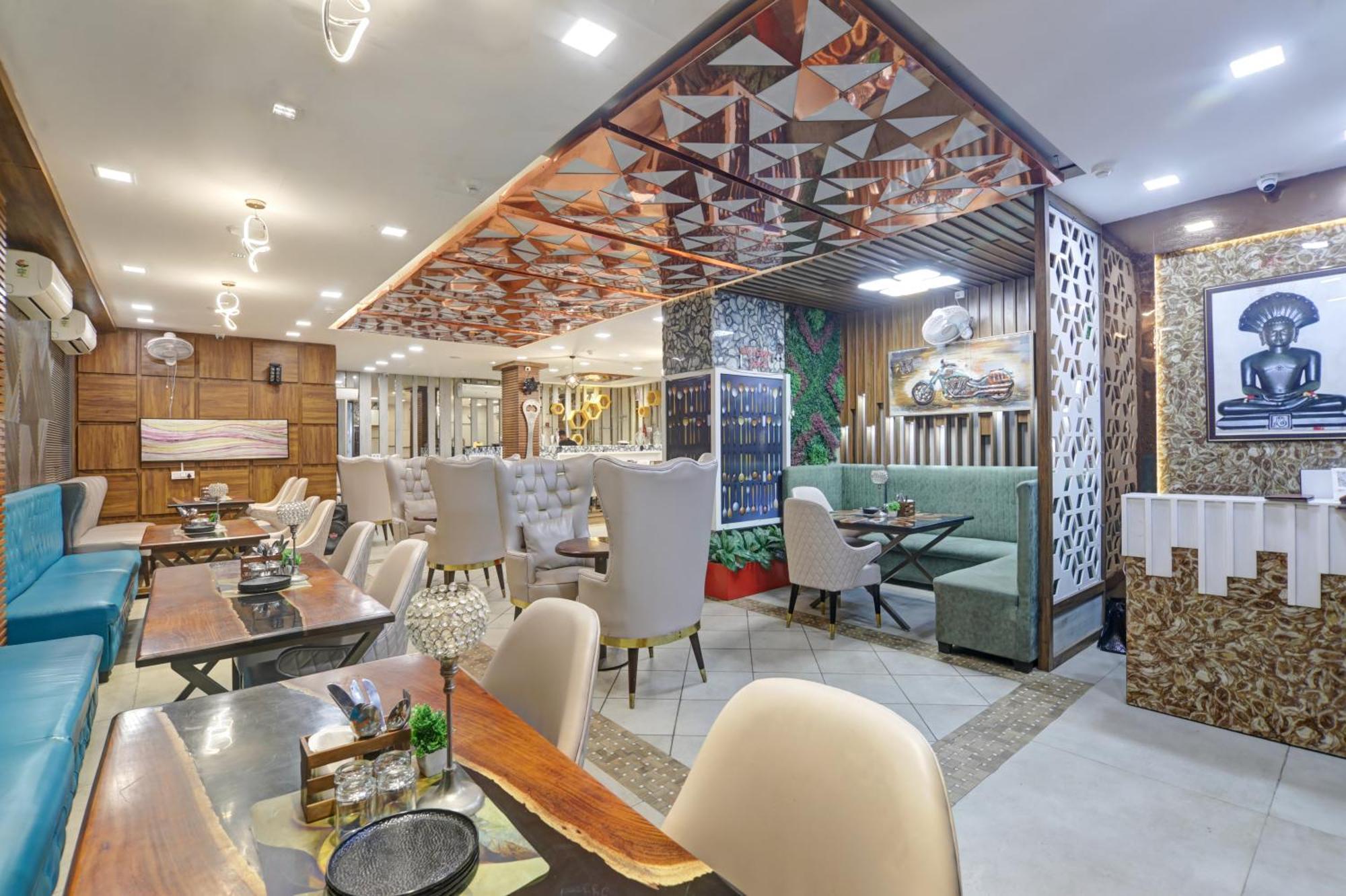 Status By Hotel The Emporio Ghaziabad Εξωτερικό φωτογραφία