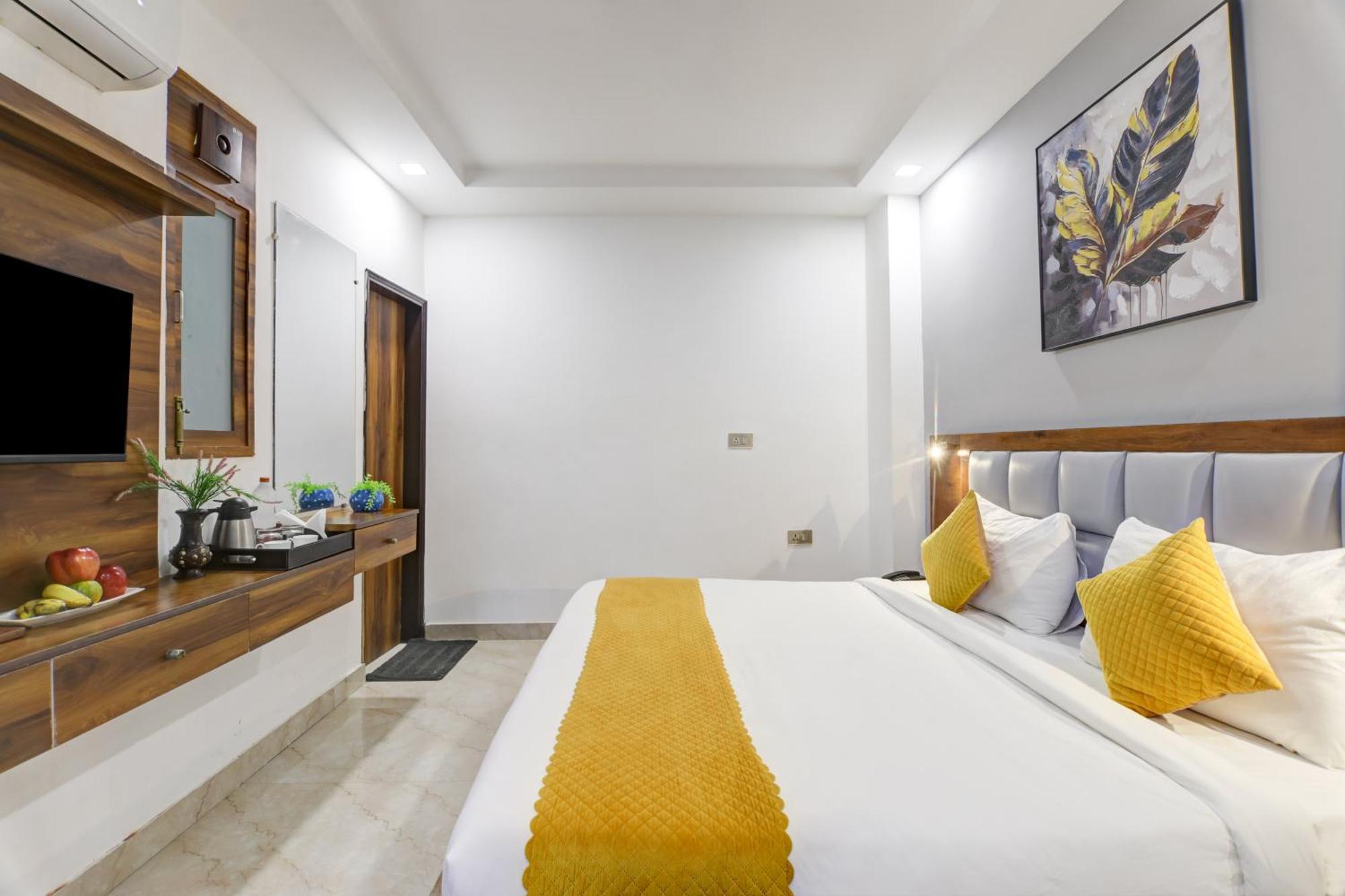 Status By Hotel The Emporio Ghaziabad Εξωτερικό φωτογραφία