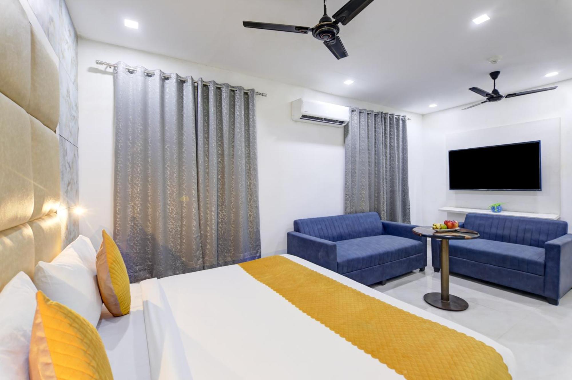Status By Hotel The Emporio Ghaziabad Εξωτερικό φωτογραφία
