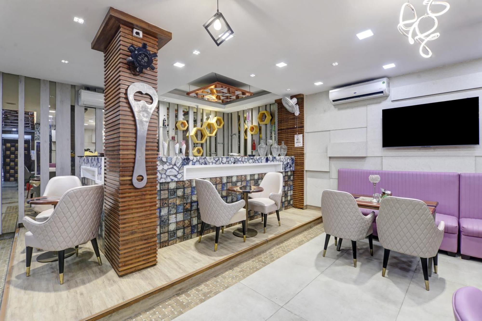 Status By Hotel The Emporio Ghaziabad Εξωτερικό φωτογραφία