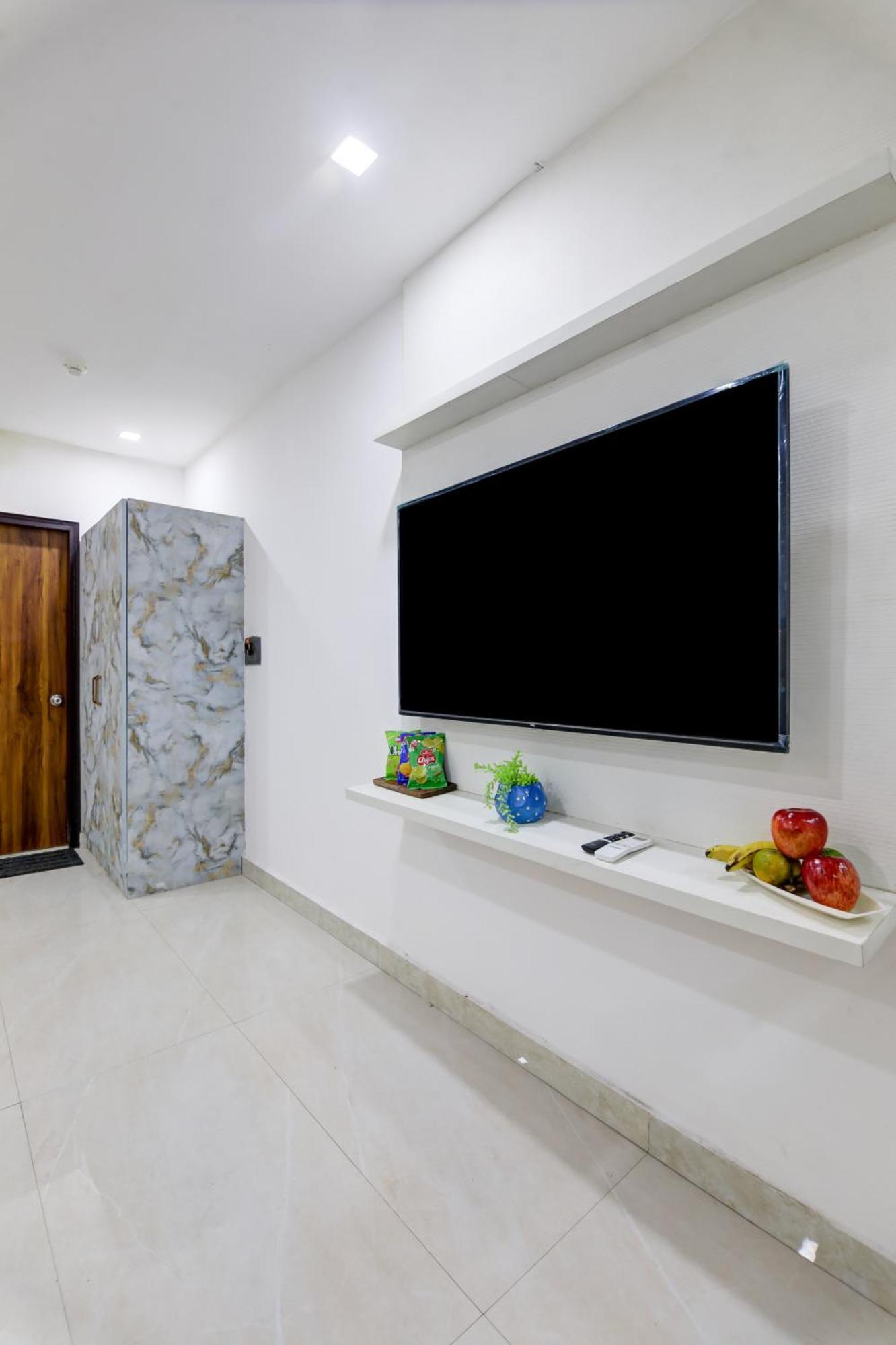 Status By Hotel The Emporio Ghaziabad Εξωτερικό φωτογραφία