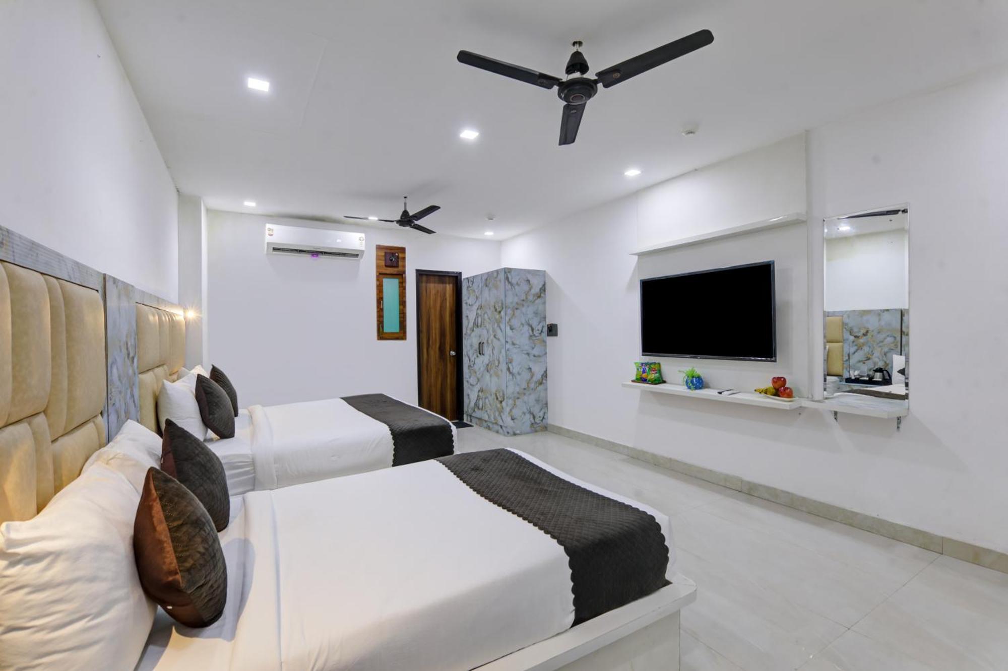 Status By Hotel The Emporio Ghaziabad Εξωτερικό φωτογραφία
