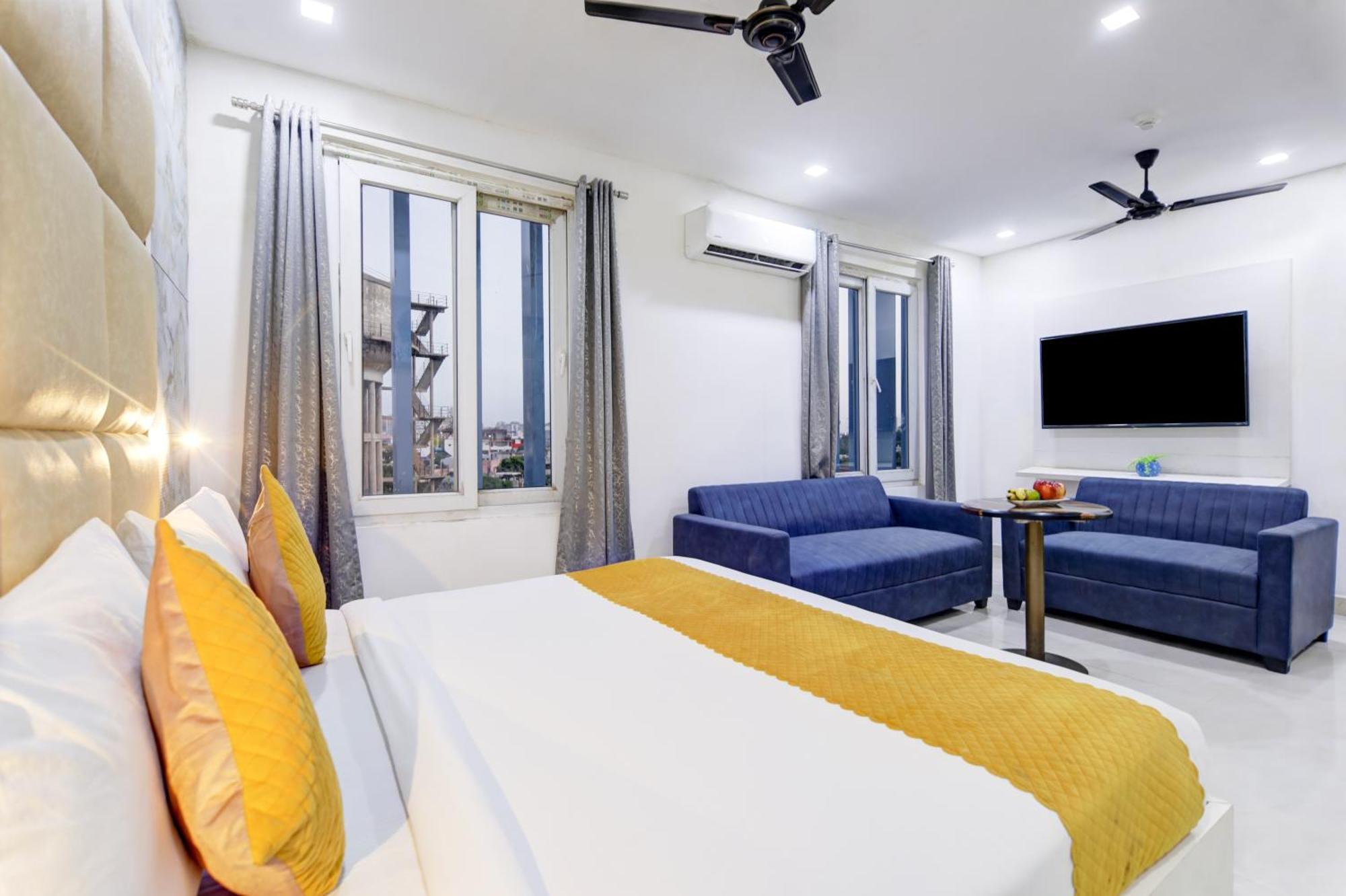 Status By Hotel The Emporio Ghaziabad Εξωτερικό φωτογραφία