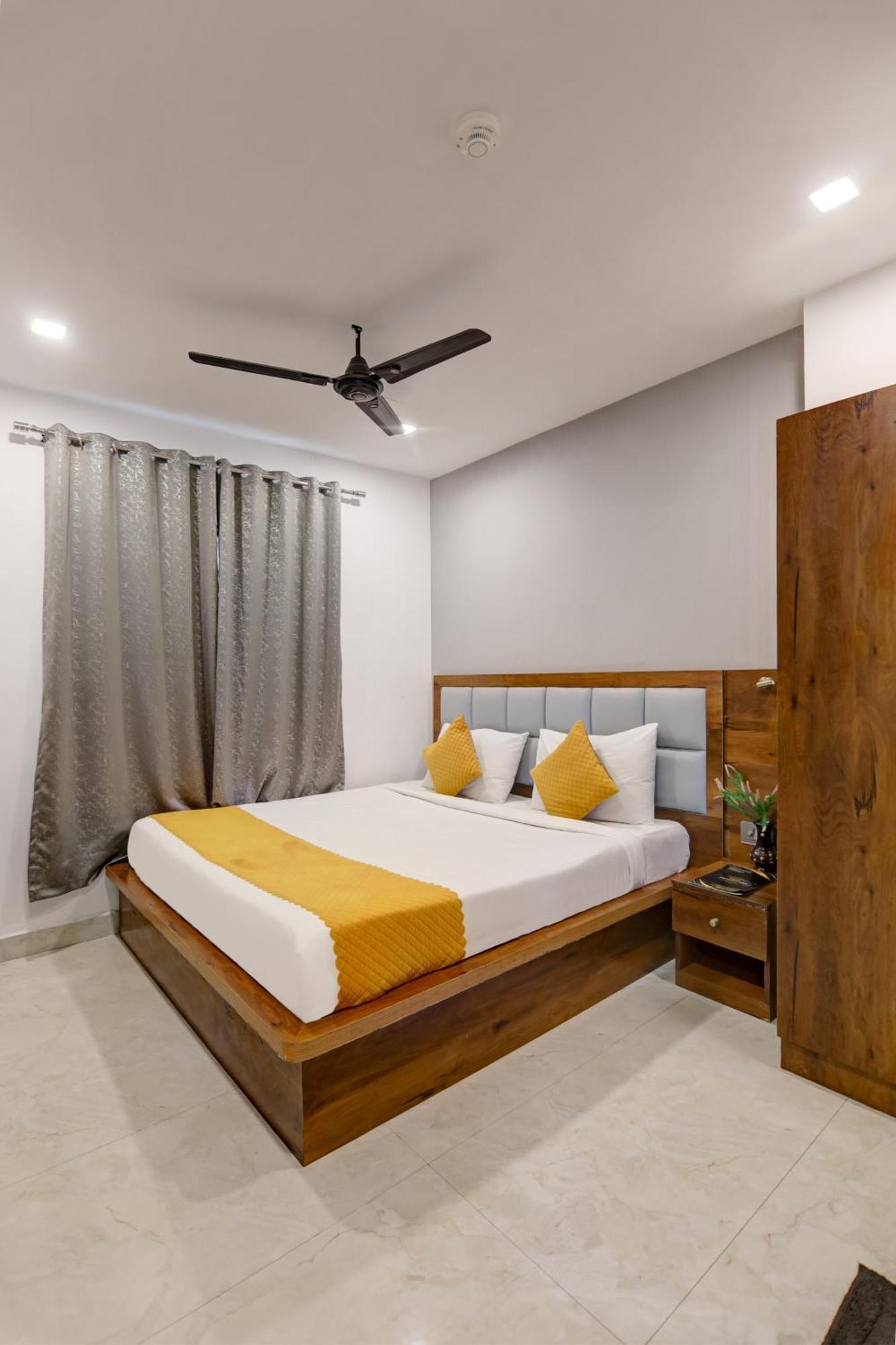 Status By Hotel The Emporio Ghaziabad Εξωτερικό φωτογραφία