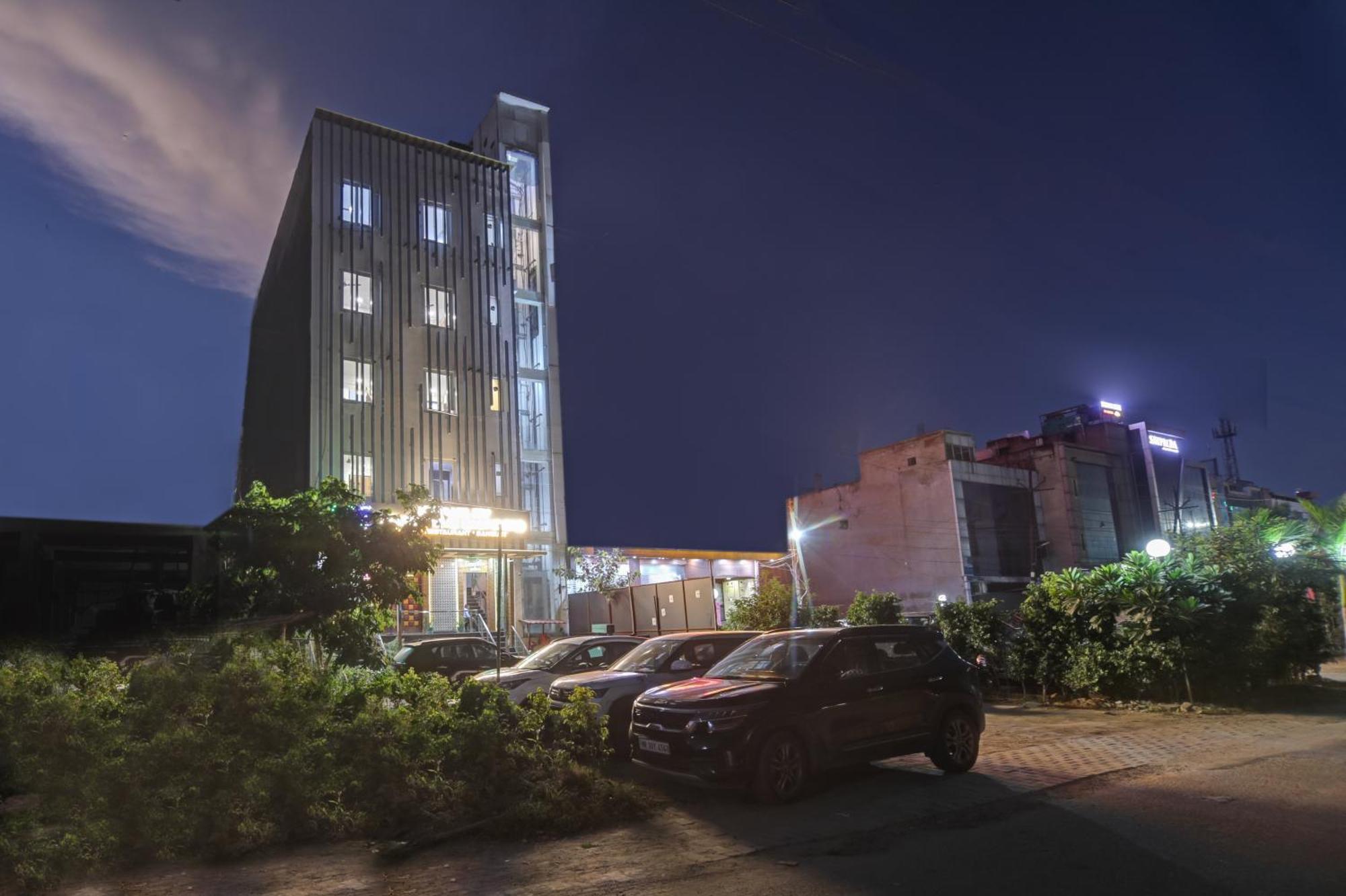 Status By Hotel The Emporio Ghaziabad Εξωτερικό φωτογραφία