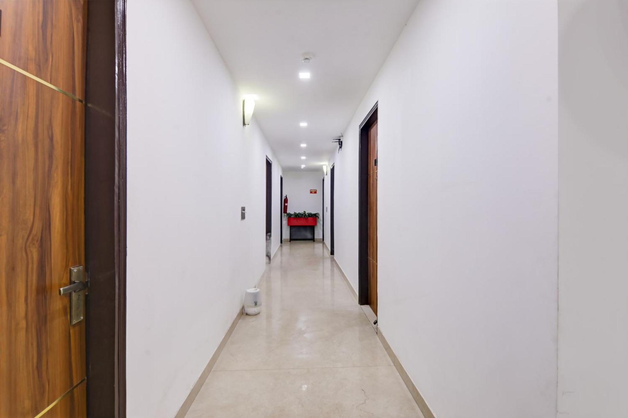 Status By Hotel The Emporio Ghaziabad Εξωτερικό φωτογραφία