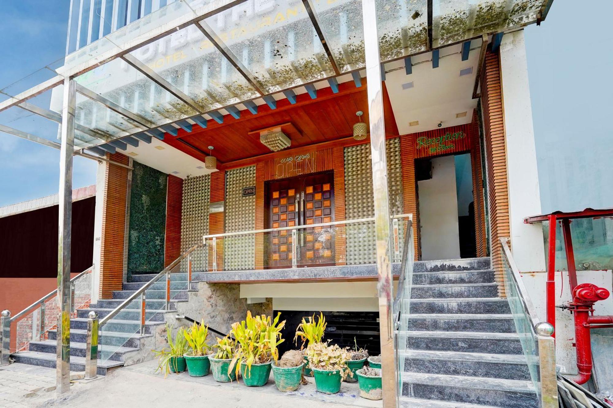 Status By Hotel The Emporio Ghaziabad Εξωτερικό φωτογραφία